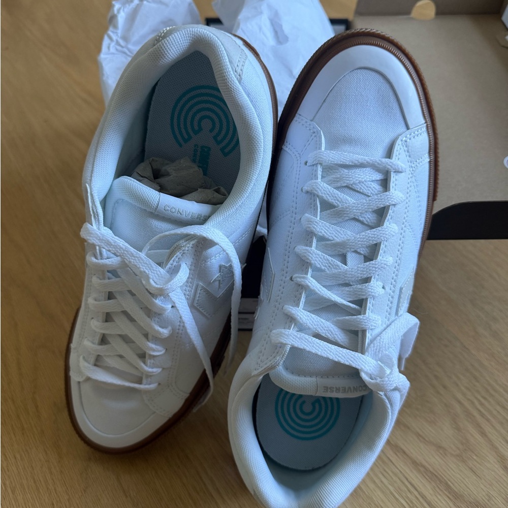Converse Men's White Sneakers with Brown Sole